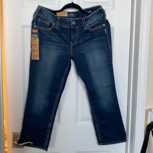 Silver jeans, Suki mid-rise, relaxed fit capri brand new with tags